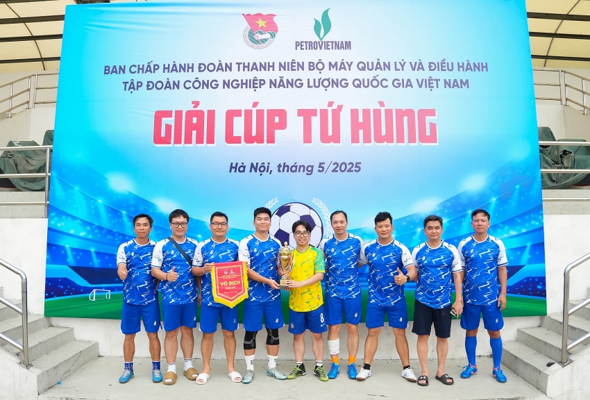 Sôi nổi Giải bóng đá Cúp Tứ Hùng do Đoàn Thanh niên BMQL&ĐH Petrovietnam tổ chức