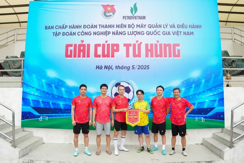 Sôi nổi Giải bóng đá Cúp Tứ Hùng do Đoàn Thanh niên BMQL&ĐH Petrovietnam tổ chức