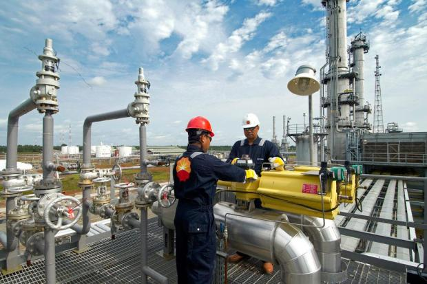 Trung Quốc tăng cường thu mua dầu mỏ khi giá giảm