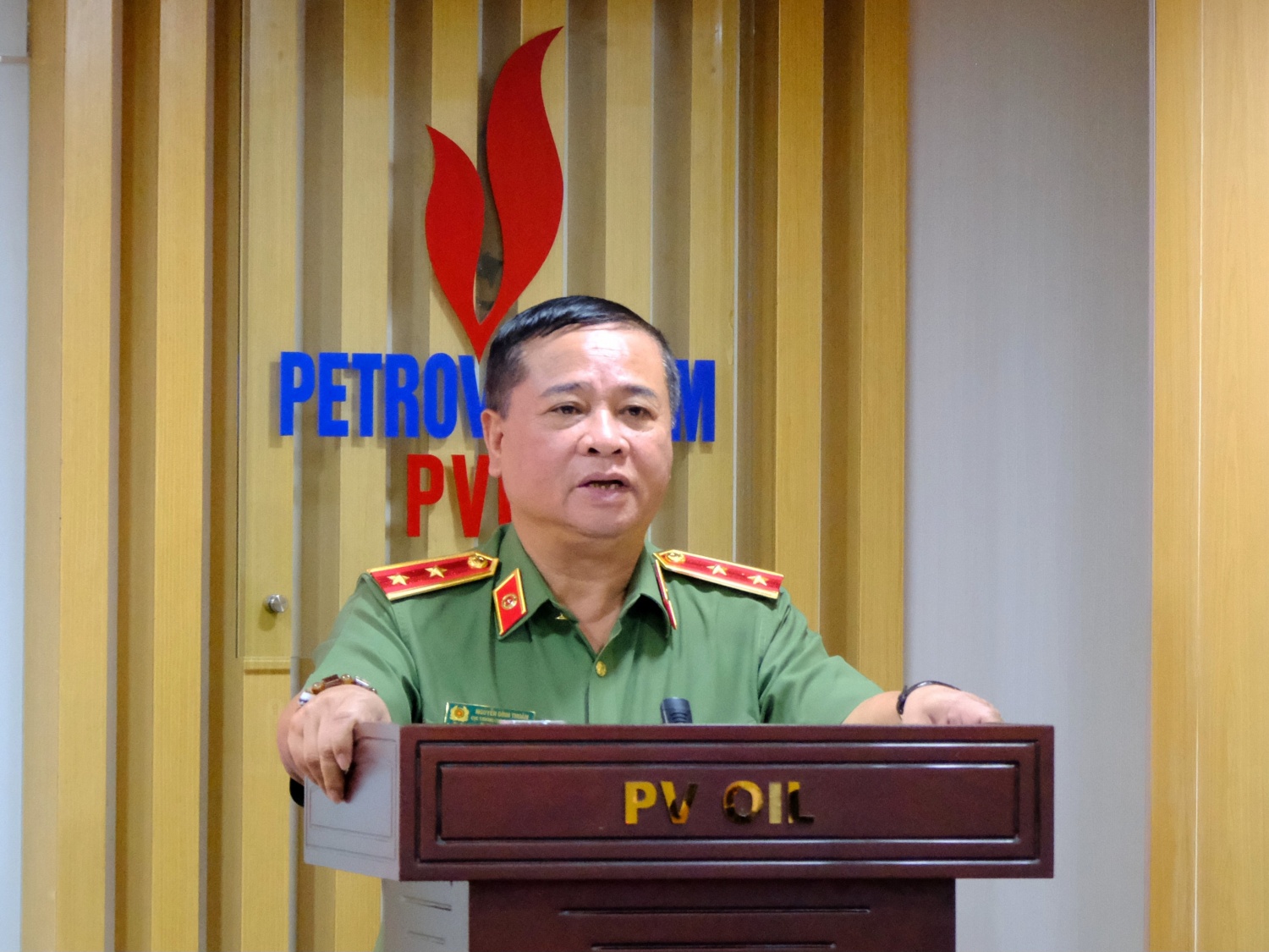 Đồng chí Trung tướng Nguyễn Đình Thuận - Bí thư Đảng ủy, Cục trưởng Cục An ninh Kinh tế chỉ đạo tại Hội nghị