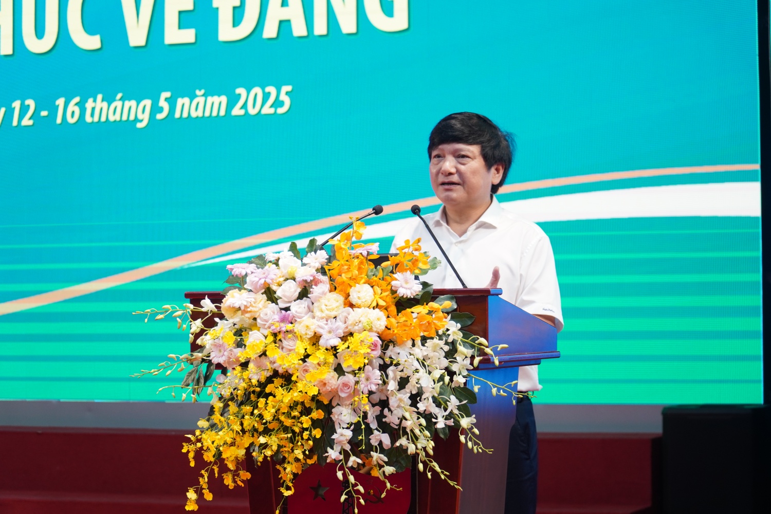 Đồng chí Lê Anh Chiến - Phó Trưởng ban phụ trách Ban Tuyên giáo Đảng ủy Tập đoàn phát biểu tại buổi lễ.