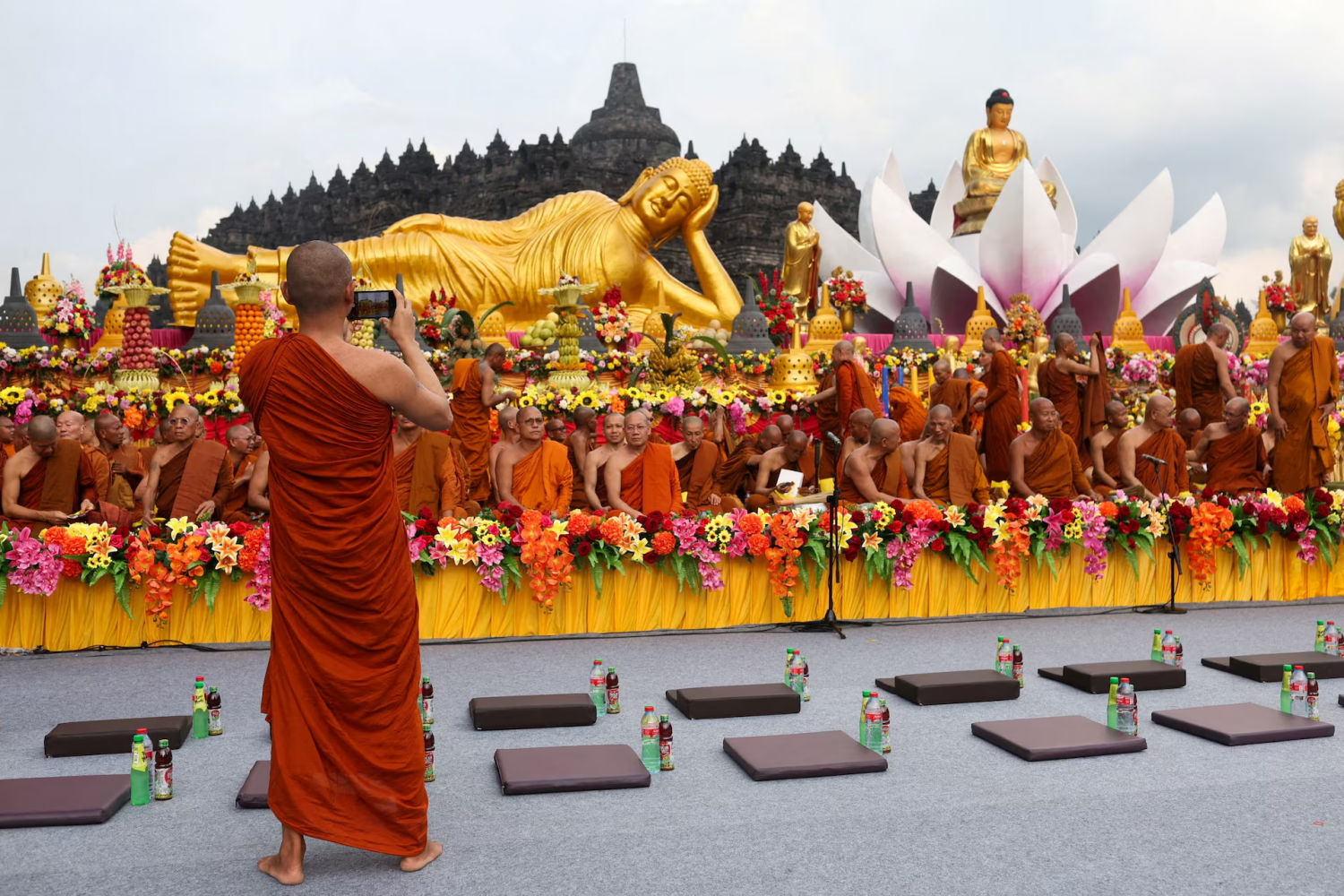 Không khí Đại lễ Veksa trên toàn thế giới