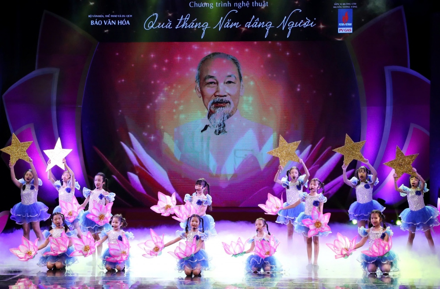 “Quà tháng Năm dâng Người” - Chương trình nghệ thuật đặc biệt kỷ niệm 135 năm Ngày sinh Chủ tịch Hồ Chí Minh