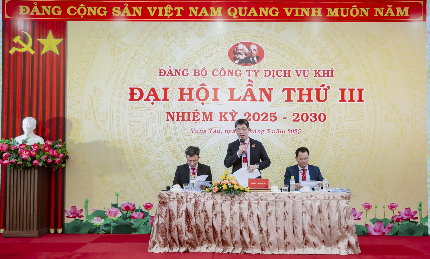 Đoàn chủ tịch điều hành Hội nghị
