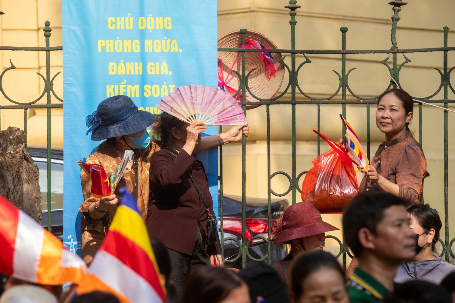 Biển người nghênh đón xá lợi Đức Phật về chùa Quán Sứ Biển người nghênh đón xá lợi Đức Phật về chùa Quán Sứ