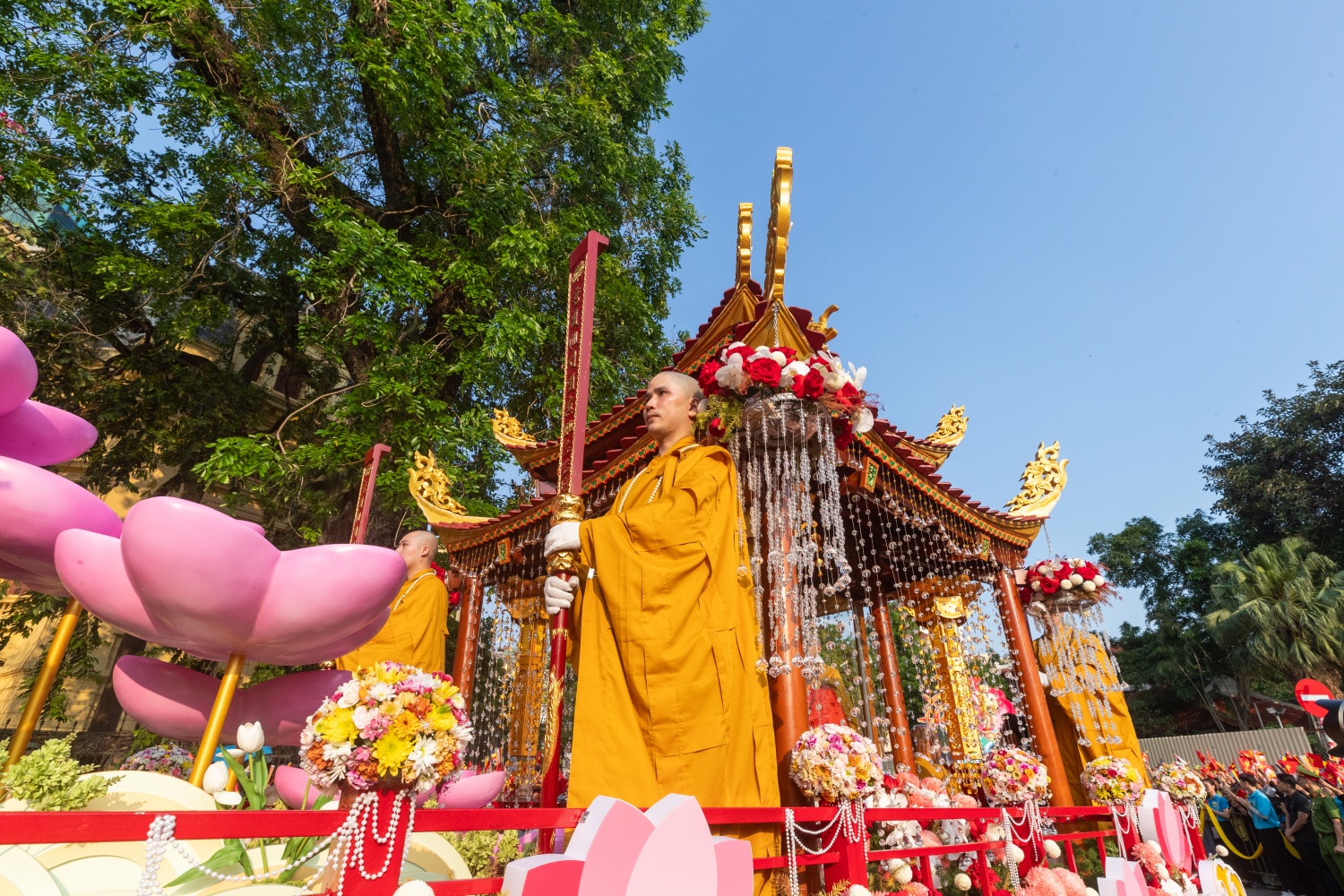 Biển người nghênh đón xá lợi Đức Phật về chùa Quán Sứ Biển người nghênh đón xá lợi Đức Phật về chùa Quán Sứ