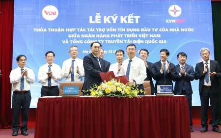 EVNNPT ký thỏa thuận hợp tác tài trợ vốn tín dụng đầu tư của Nhà nước với Ngân hàng VDB