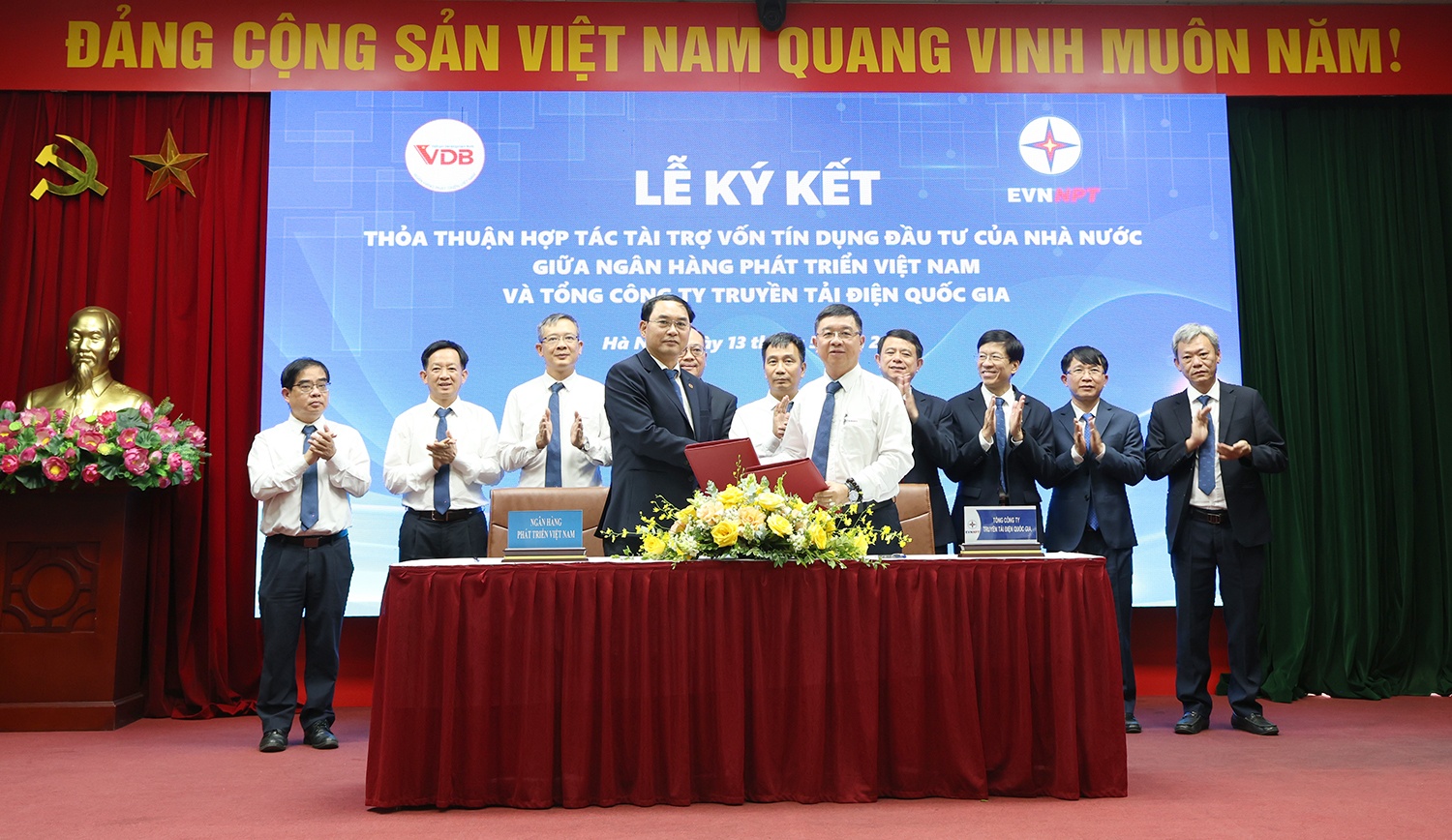 EVNNPT ký thỏa thuận hợp tác tài trợ vốn tín dụng đầu tư của Nhà nước với Ngân hàng VDB