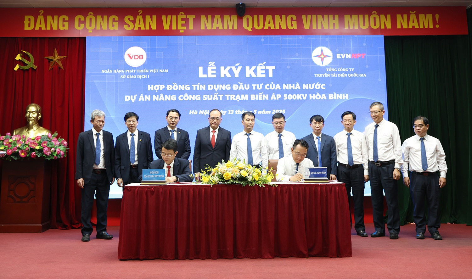 EVNNPT ký thỏa thuận hợp tác tài trợ vốn tín dụng đầu tư của Nhà nước với Ngân hàng VDB