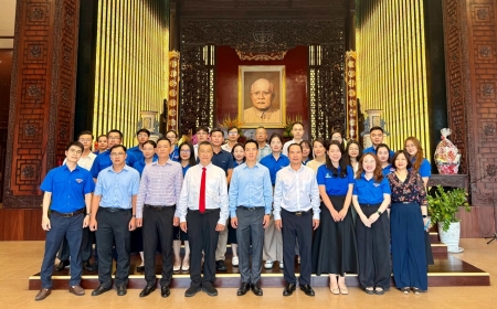 PQPOC dâng hương tưởng niệm Chủ tịch Tôn Đức Thắng