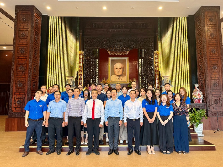 PQPOC dâng hương tưởng niệm Chủ tịch Tôn Đức Thắng