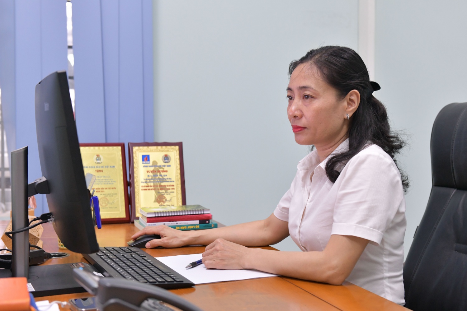 Chị Lụa luôn phấn đấu vượt qua những khó khăn, thử thách trong công việc và hết mình với những hoạt động ý nghĩa dành cho đồng nghiệp.