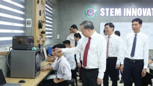Tổng Bí thư Tô Lâm trao tặng phòng học STEM cho Trường THPT Kim Liên, Nghệ An