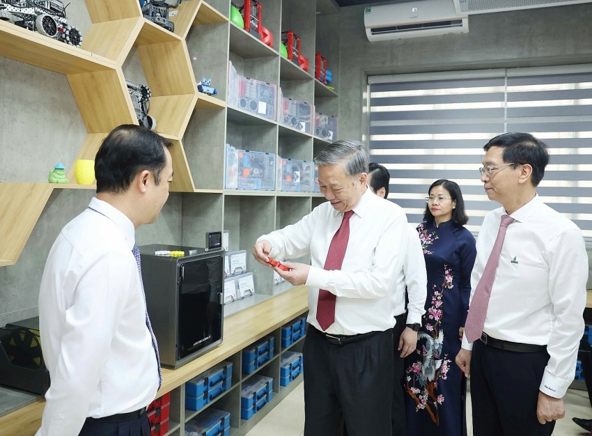 Tổng Bí thư Tô Lâm trao tặng phòng học STEM cho Trường THPT Kim Liên, Nghệ An