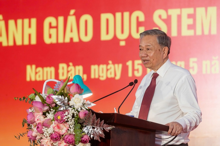 Tổng Bí thư Tô Lâm trao tặng phòng học STEM cho Trường THPT Kim Liên, Nghệ An
