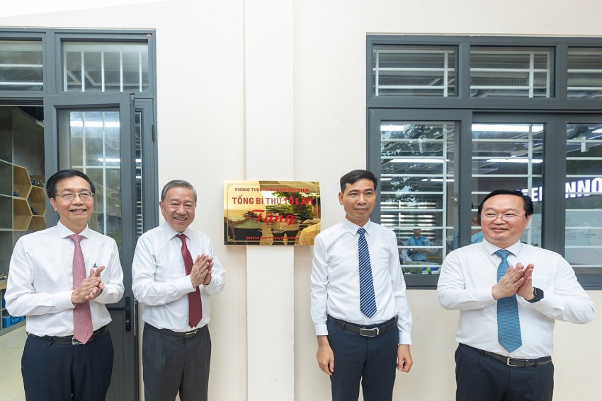 Tổng Bí thư Tô Lâm trao tặng phòng học STEM cho Trường THPT Kim Liên, Nghệ An