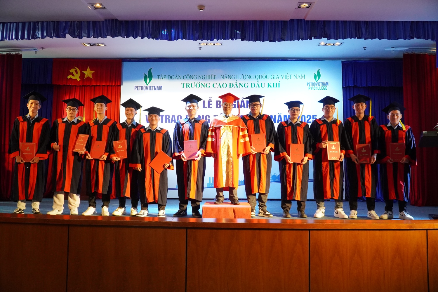 PV College tổ chức Lễ bế giảng và trao bằng tốt nghiệp đợt 1 năm 2025