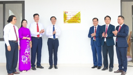 Petrovietnam/Vietsovpetro gắn biển công trình “Thư viện công cộng Cổ Loa”