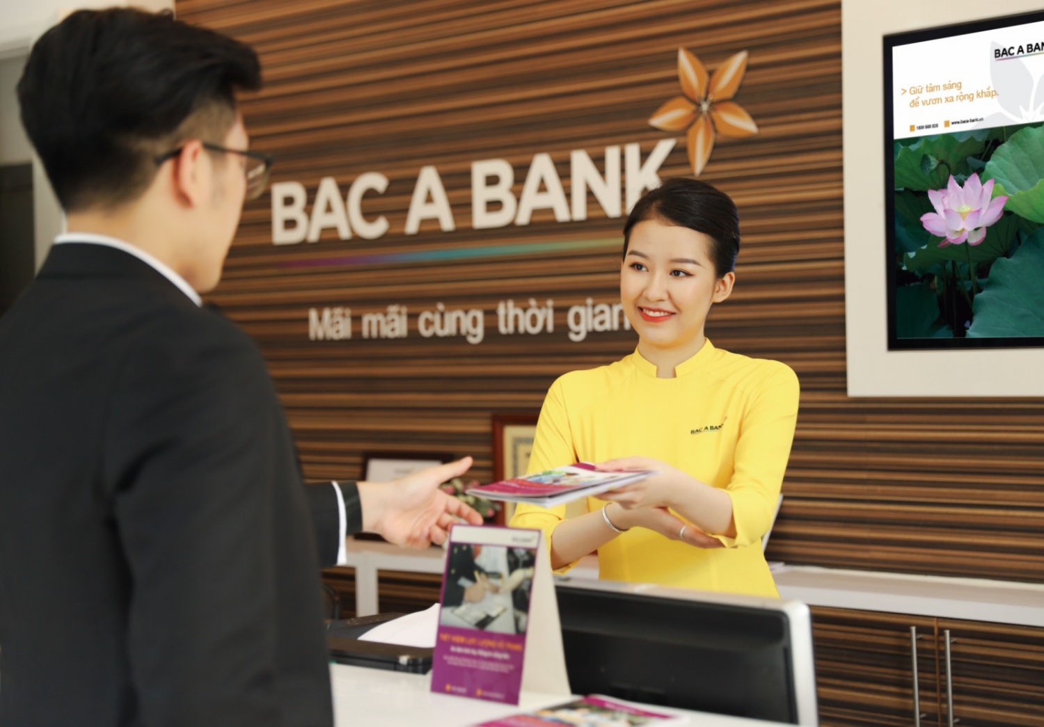 Điểm tin ngân hàng ngày 17/5: Lãi suất huy động chạm đáy, liệu có sớm đảo chiều?