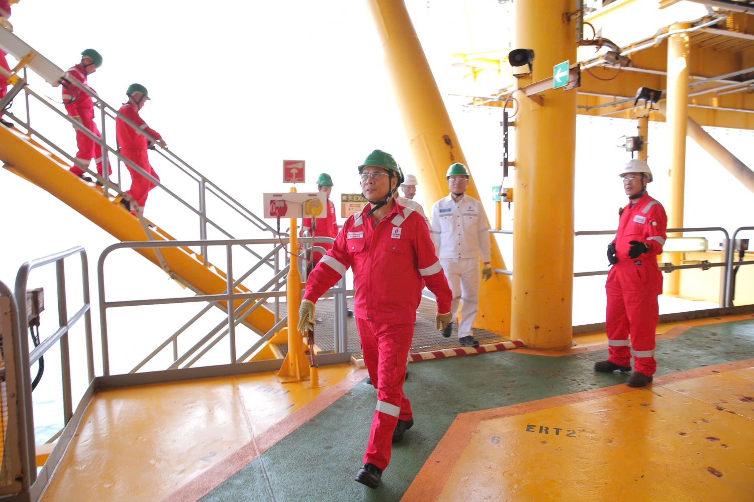 Đẩy nhanh tiến trình hoàn thiện thủ tục để ký kết hợp đồng dầu khí mới cho Lô 15-1