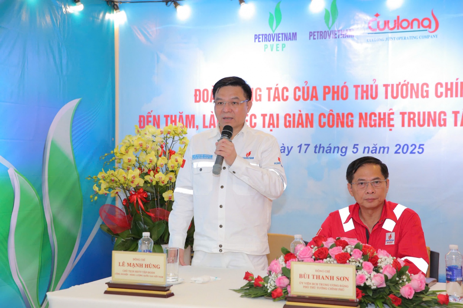 Đẩy nhanh tiến trình hoàn thiện thủ tục để ký kết hợp đồng dầu khí mới cho Lô 15-1
