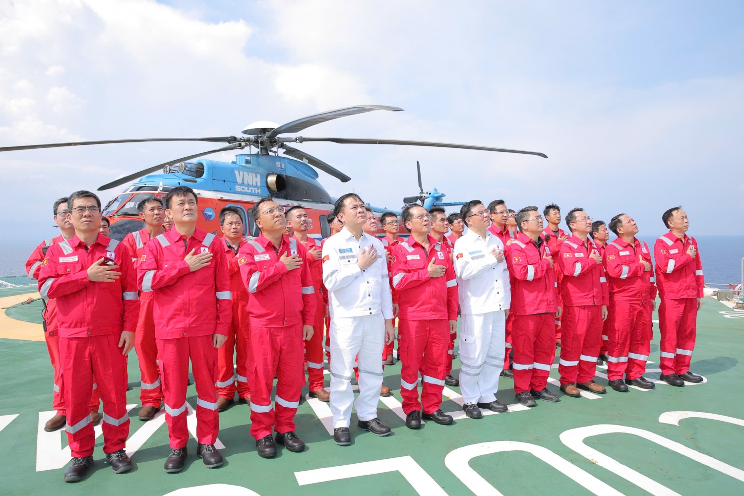 Đẩy nhanh tiến trình hoàn thiện thủ tục để ký kết hợp đồng dầu khí mới cho Lô 15-1