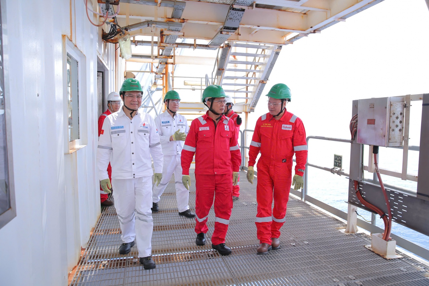 Đẩy nhanh tiến trình hoàn thiện thủ tục để ký kết hợp đồng dầu khí mới cho Lô 15-1