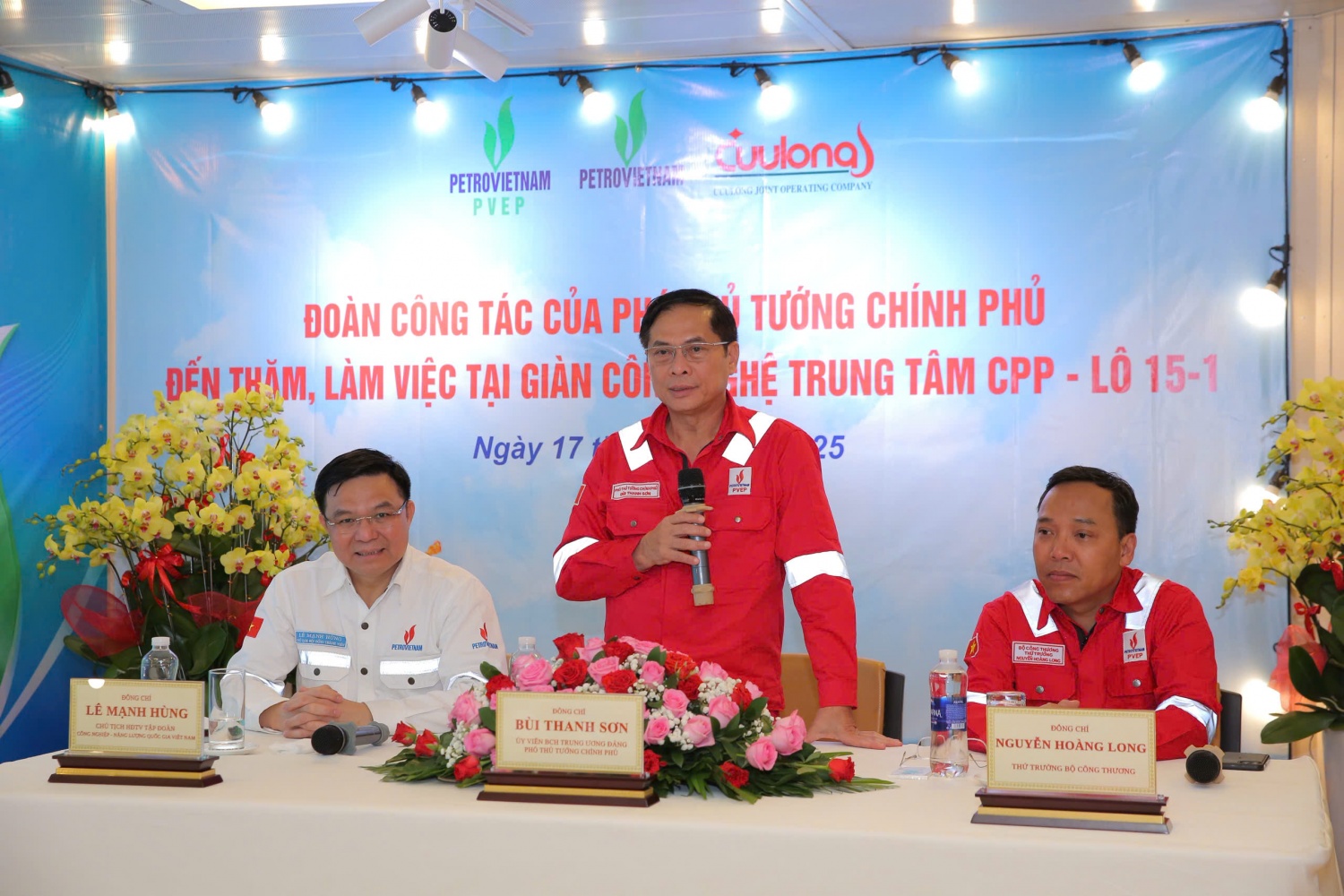 Đẩy nhanh tiến trình hoàn thiện thủ tục để ký kết hợp đồng dầu khí mới cho Lô 15-1