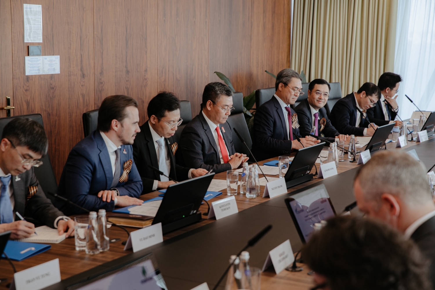 Đoàn công tác Petrovietnam và BIENDONG POC tại cuộc họp với Gazprom