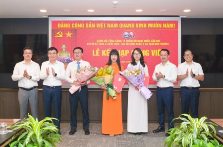Đảng ủy PVEP kết nạp đảng viên mới: Phát huy tinh thần tiên phong, gương mẫu, sẵn sàng cống hiến