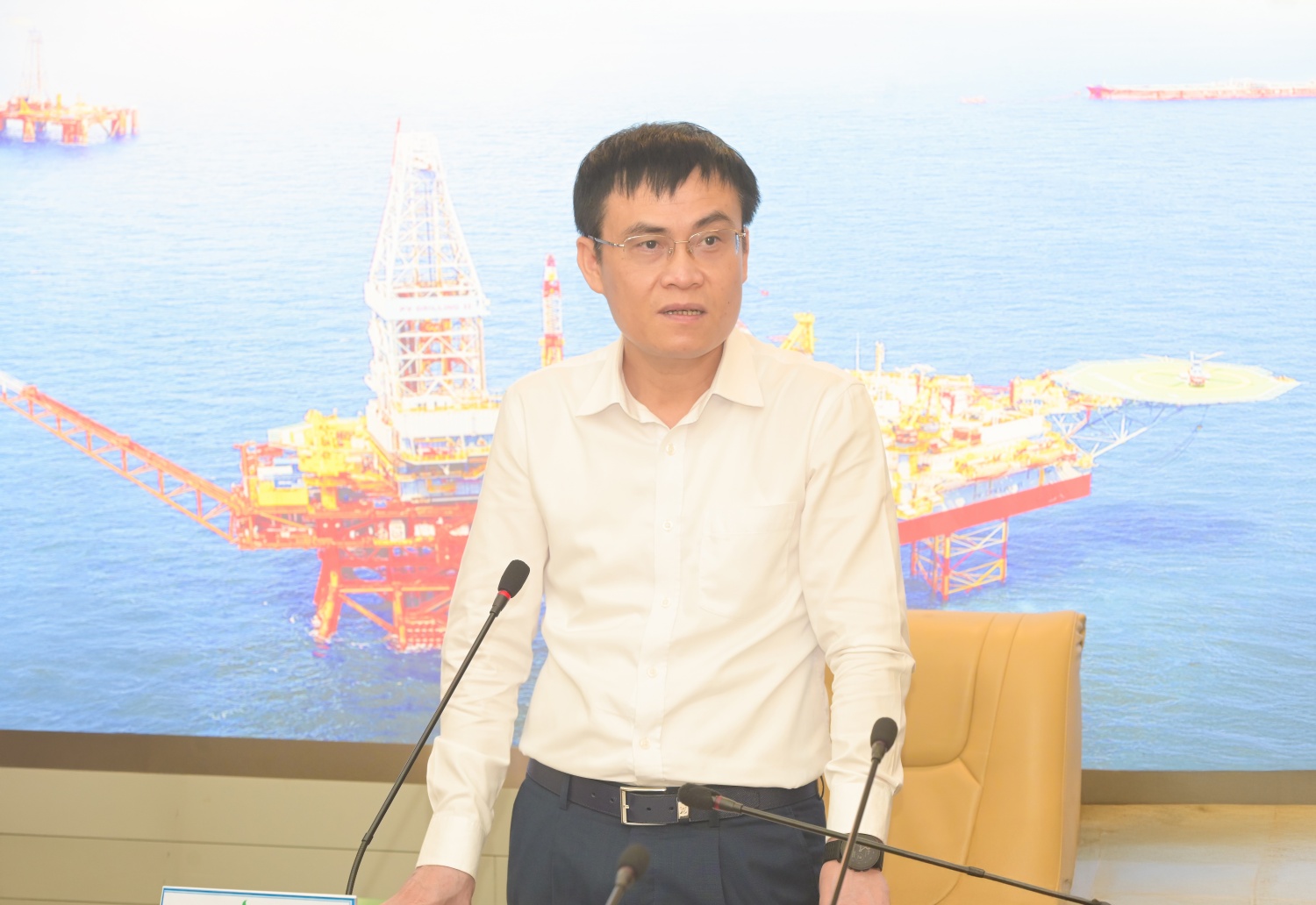 Đảng ủy PVEP kết nạp đảng viên mới: Phát huy tinh thần tiên phong, gương mẫu, sẵn sàng cống hiến
