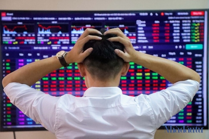 Tin nhanh chứng khoán ngày 19/5: Thị trường điều chỉnh nhẹ đầu tuần, VN-Index lùi dưới mốc 1.300 điểm