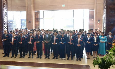 Lãnh đạo Petrovietnam và PVTrans dâng hương tưởng niệm Chủ tịch Tôn Đức Thắng