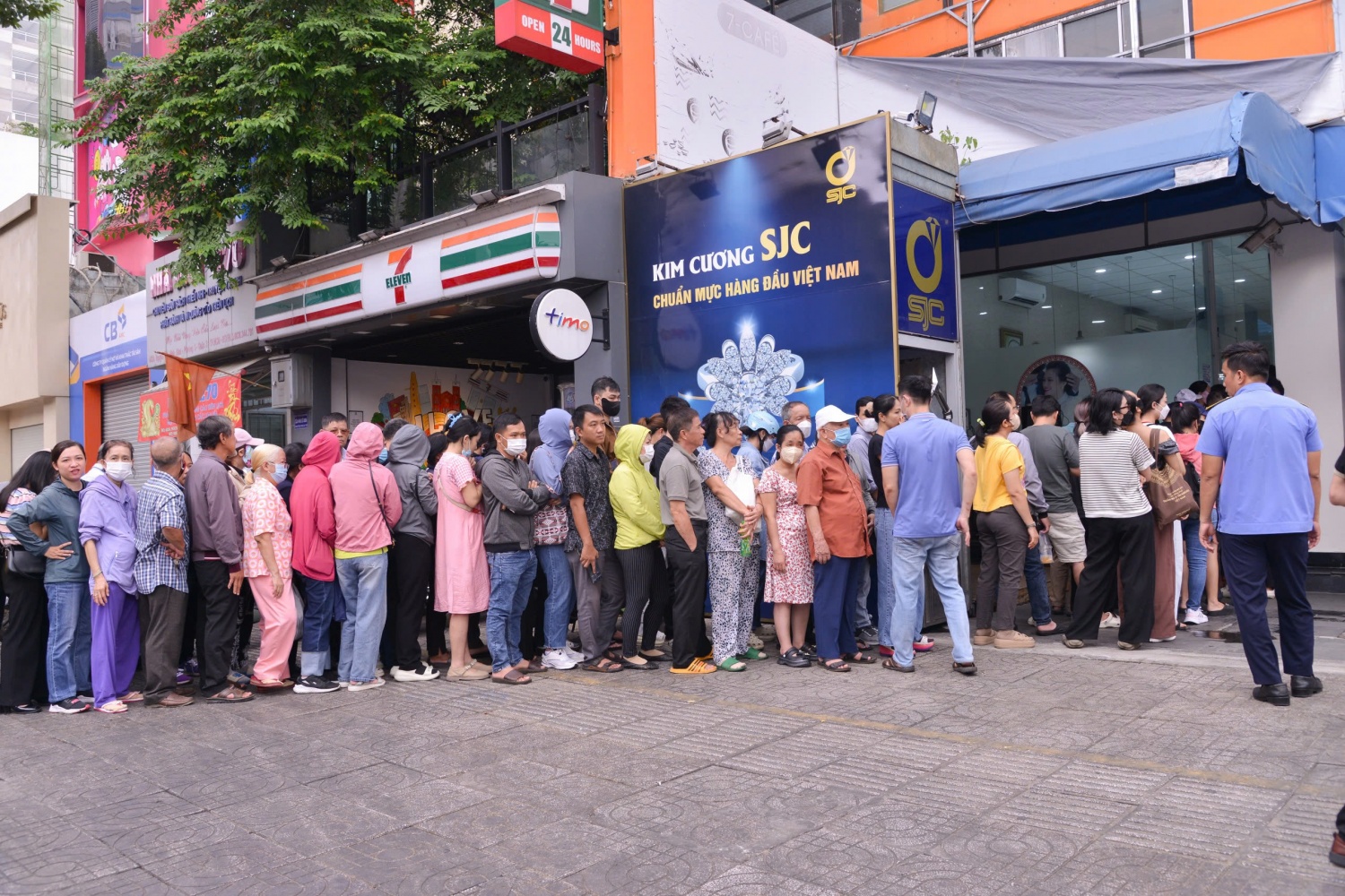 Điểm kinh doanh vàng miếng phải treo biển nhận diện