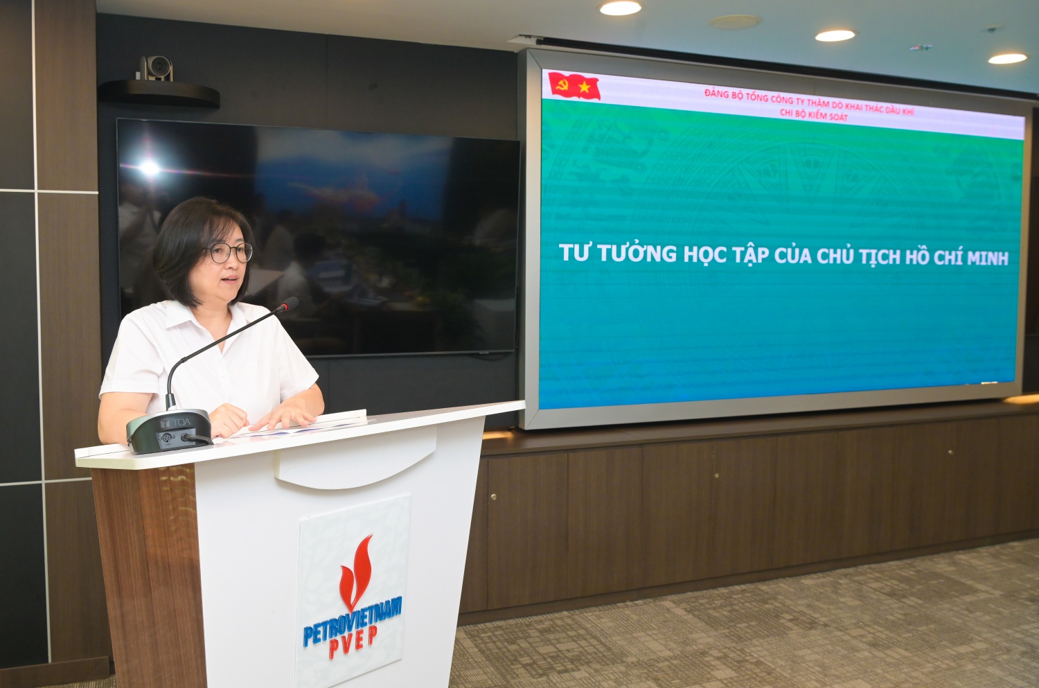 Chi bộ Kiểm soát PVEP tổ chức sinh hoạt chuyên đề, nâng cao chất lượng đội ngũ
