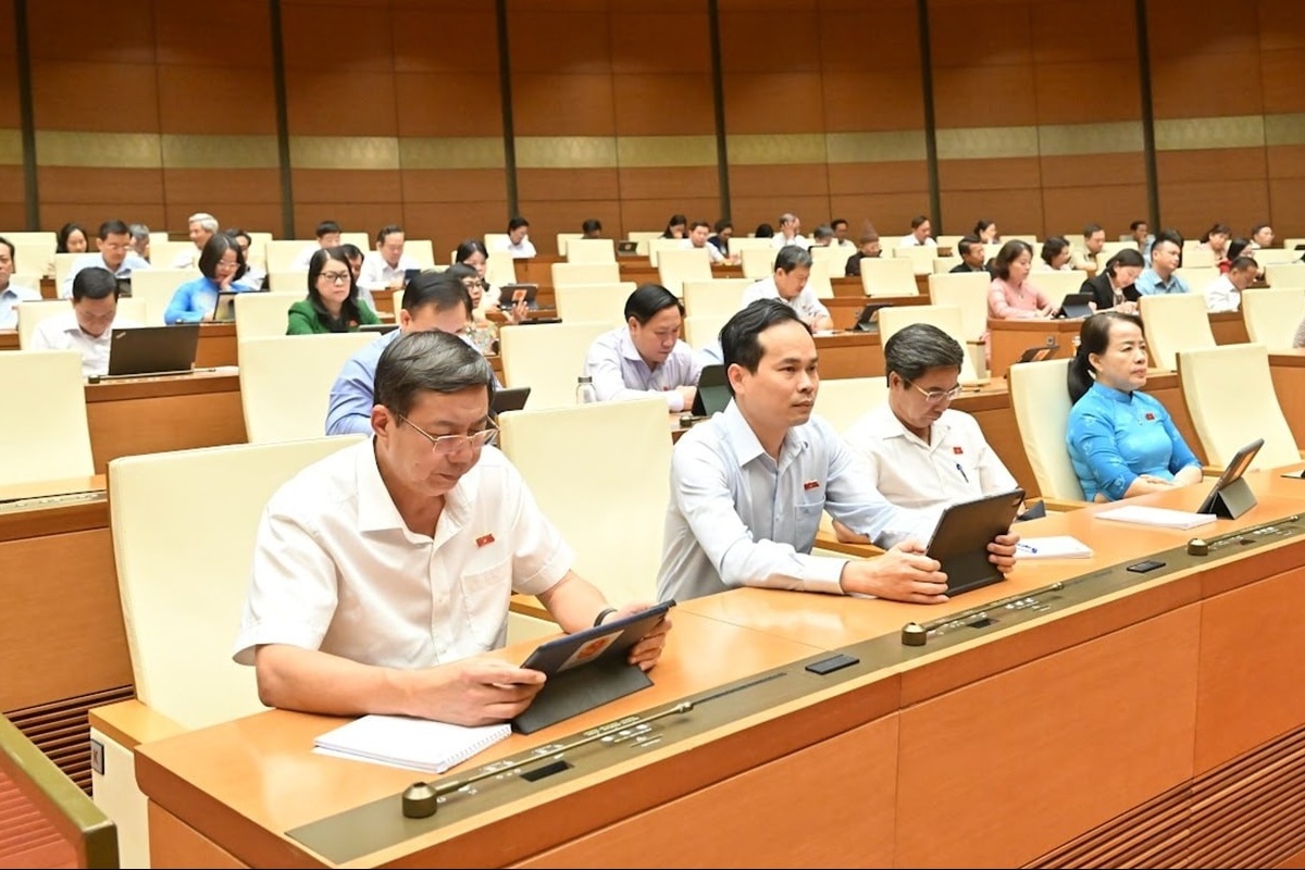 Quốc hội thông qua nghị quyết rút ngắn nhiệm kỳ và ấn định ngày bầu cử khóa mới