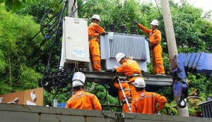 Ngành điện TP HCM tăng cường an toàn điện mùa mưa, bão