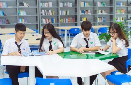 Đề xuất miễn học phí trường công, hỗ trợ học sinh trường tư