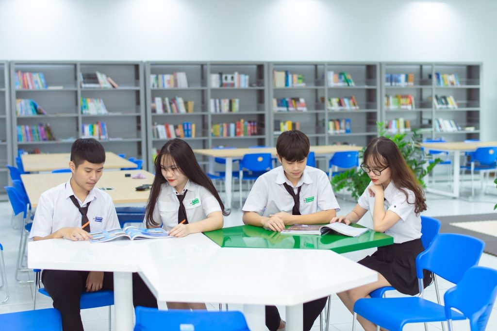 Đề xuất miễn học phí trường công, hỗ trợ học sinh trường tư