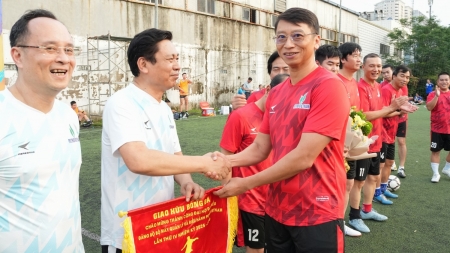 Sôi động Giải giao hữu bóng đá chào mừng thành công Đại hội Đảng bộ BMQL&ĐH Petrovietnam lần thứ IV