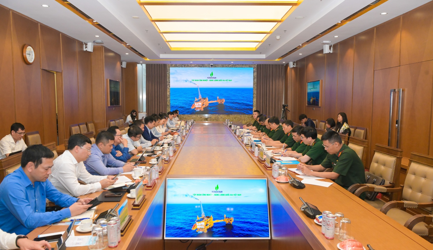 Petrovietnam và Tổng cục Hậu cần Kỹ thuật tăng cường hợp tác phát triển nhiên liệu quốc phòng