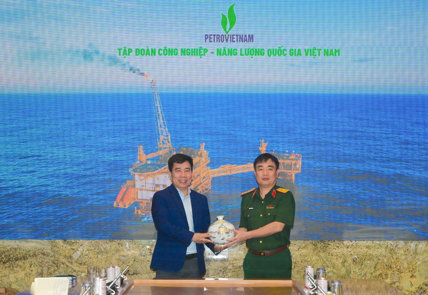 Petrovietnam và Tổng Cục Hậu cần Kỹ thuật, Bộ Quốc Phòng tăng cường hợp tác phát triển nhiên liệu quốc phòng