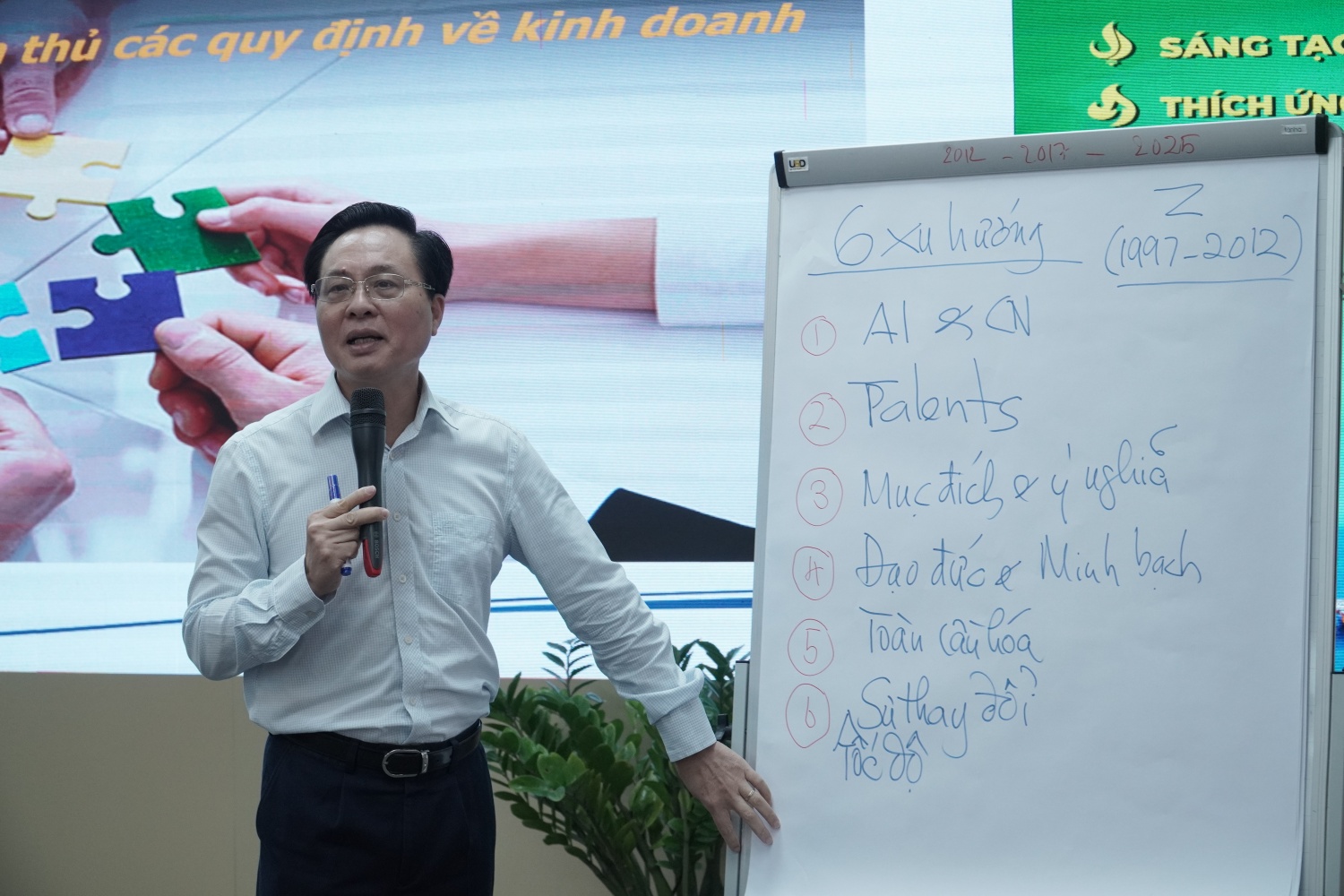Vietsovpetro tổ chức khóa đào tạo về ESG trong lĩnh vực khai thác dầu khí Vietsovpetro tổ chức khóa đào tạo về ESG trong lĩnh vực khai thác dầu khí