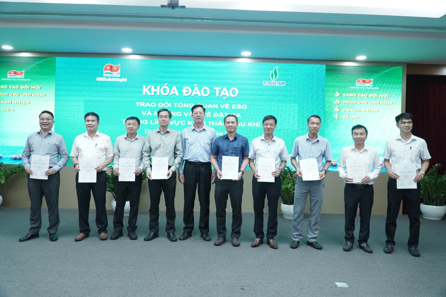 Vietsovpetro tổ chức khóa đào tạo về ESG trong lĩnh vực khai thác dầu khí Vietsovpetro tổ chức khóa đào tạo về ESG trong lĩnh vực khai thác dầu khí