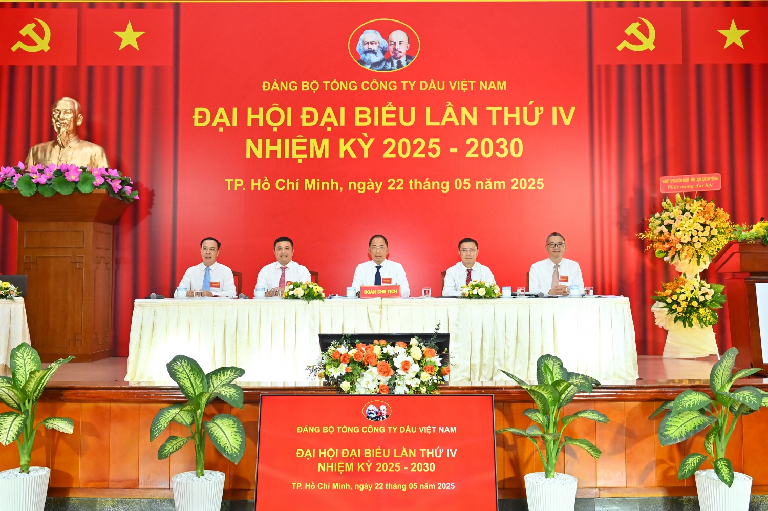 Đoàn Chủ tịch điều hành đại hội