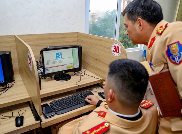 Áp dụng bộ đề lý thuyết mới trong thi sát hạch lái xe từ 1/6