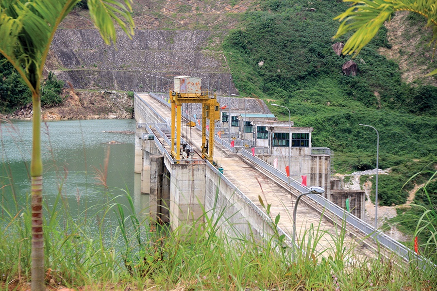 Mưa lớn kéo dài, hồ thủy điện Đakđrinh và các hồ chứa tại Quảng Ngãi đồng loạt xả điều tiết lũ