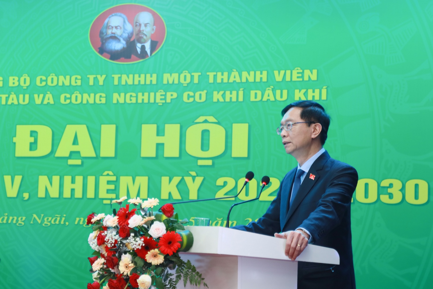 Đồng chí Trần Quang Dũng - Phó Bí thư thường trực Đảng ủy Tập đoàn Công nghiệp - Năng lượng Quốc gia Việt Nam phát biểu chỉ đạo Đại hội Đảng bộ PVSM.
