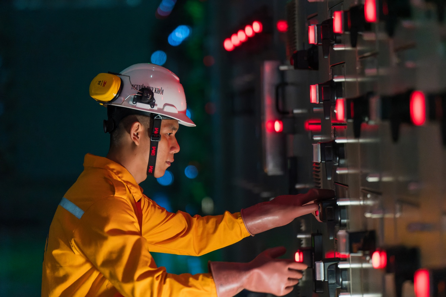 Người lao động PV GAS luôn đặt chữ “an toàn” lên hàng đầu trong công việc