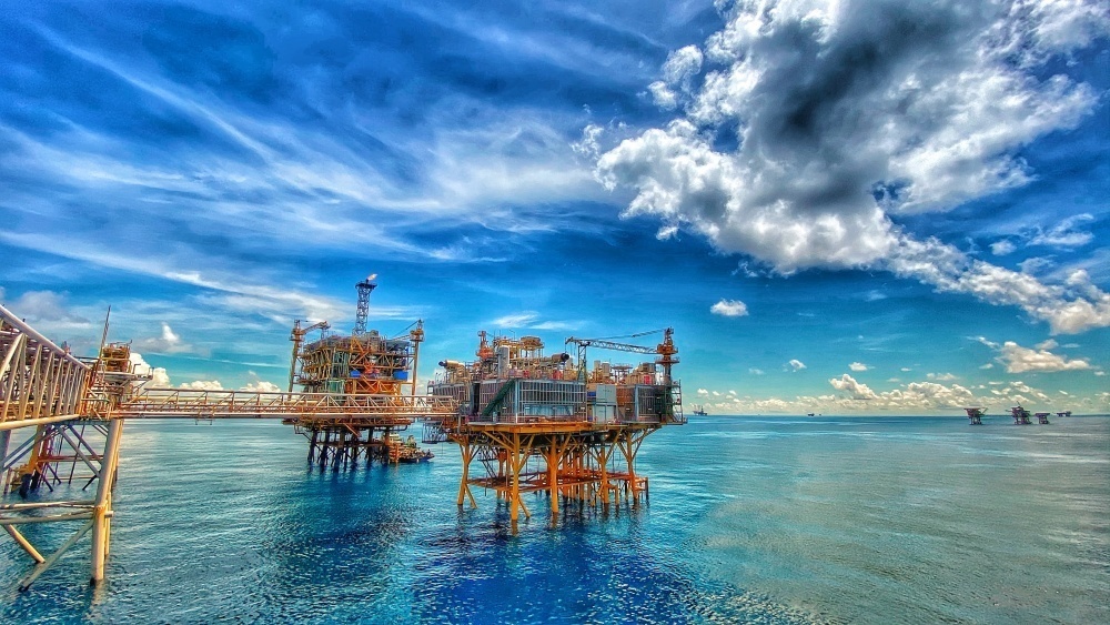Chùm thơ: “Tổ quốc trong lòng giếng khoan”, “Bài ca giàn khoan”, “Petrovietnam - Hồn lửa đất Việt”
